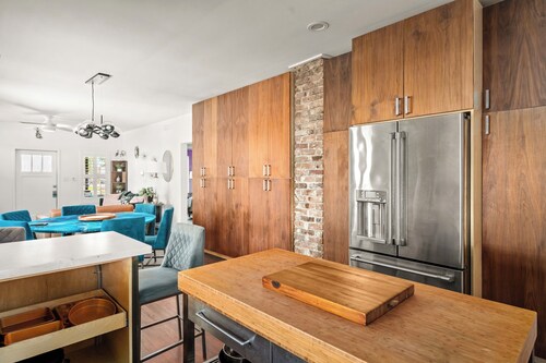 Stylish 3BR Near Downtown Houston w/ Private Pool – The Rusk House