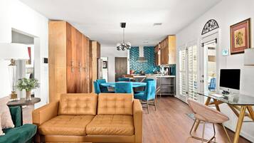 Smart TV, computer monitors