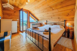 家庭独立别墅, 多间卧室 (Castle View Haven With Wellness And) | 2 多间卧室、熨斗/熨衣板、免费 WiFi、床单