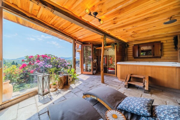 Indoor spa tub - Castle View Haven With Wellness And Pool (Bednja)