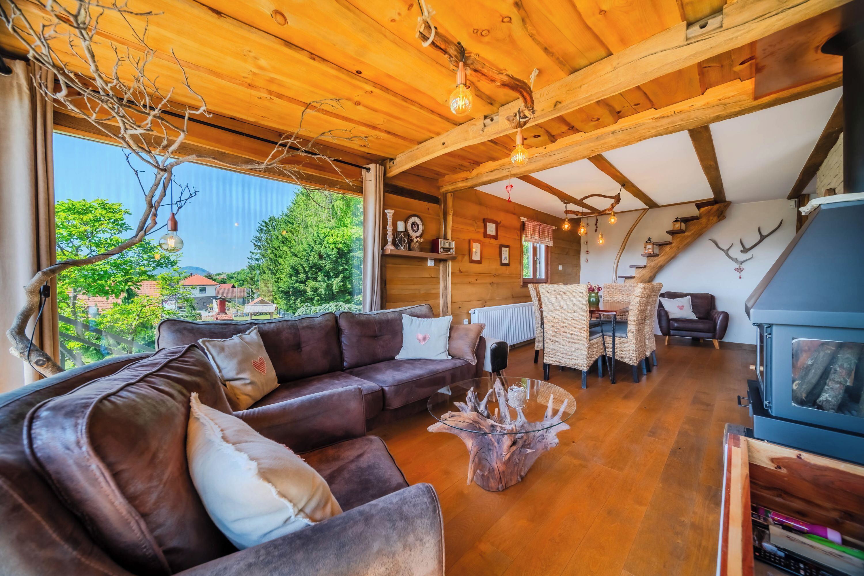 21-inch Smart TV with digital channels, fireplace