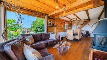 21-inch Smart TV with digital channels, fireplace