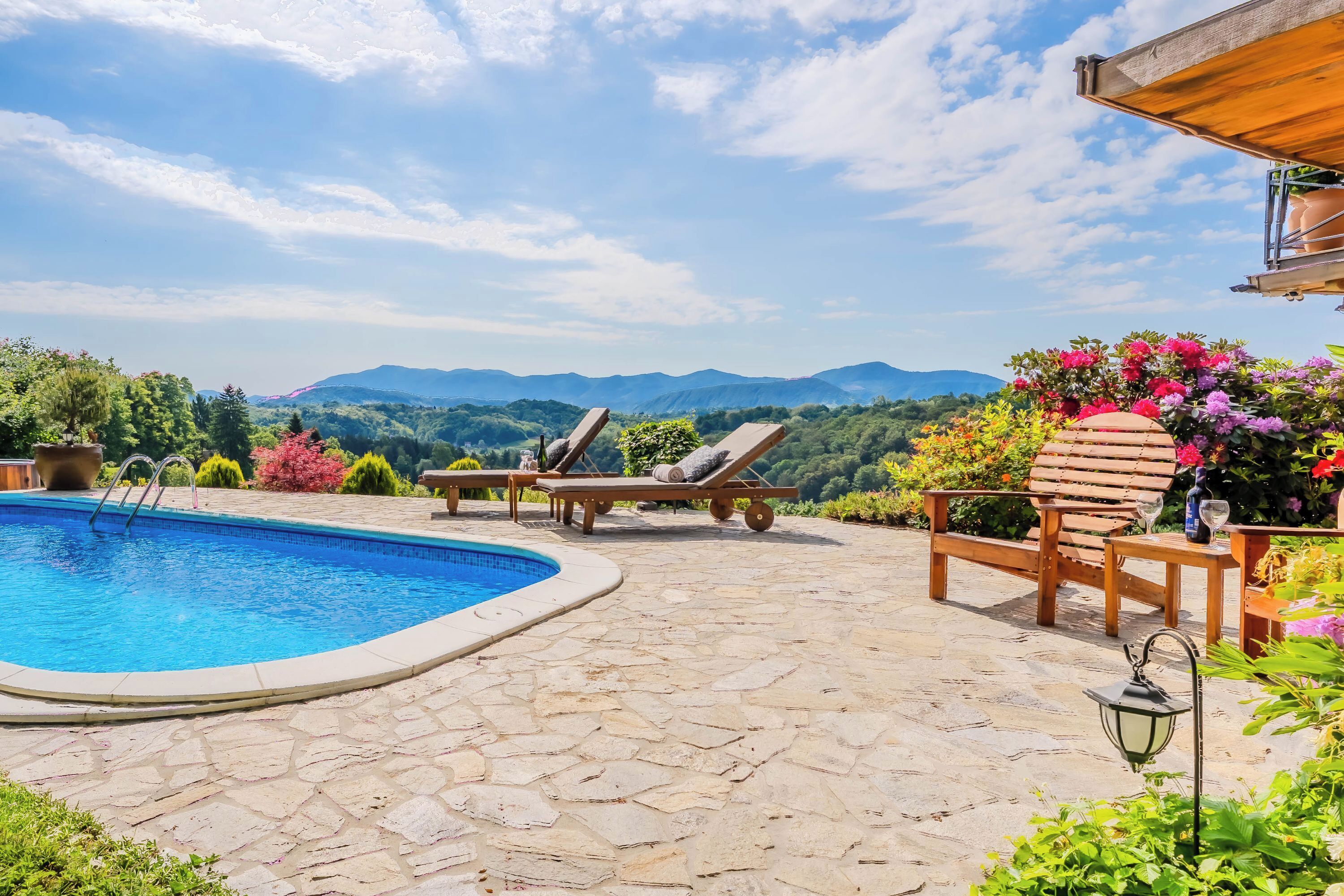 Maison familiale, plusieurs chambres (Castle View Haven With Wellness And) | Piscine | Piscine extérieure en saison