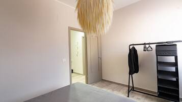 2 chambres, fer et planche Ă repasser