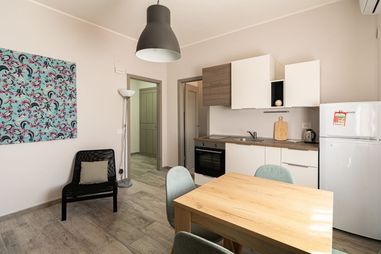 Fridge, oven, stovetop, electric kettle