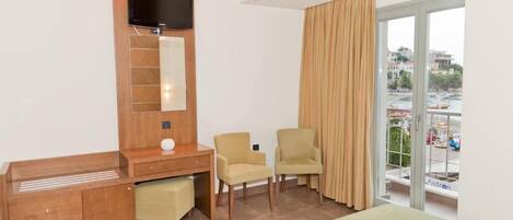 Executive Double Room, Balcony, Sea View | In-room safe, blackout curtains, iron/ironing board, free WiFi