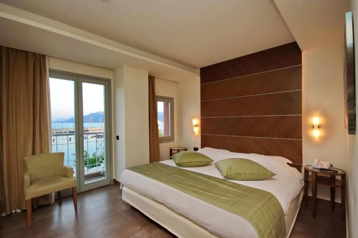Chambre Double Supérieure, balcon, vue mer | Coffres-forts dans les chambres, rideaux occultants