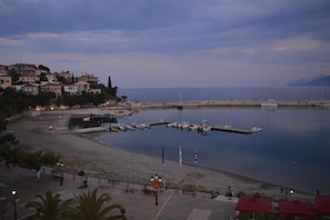 Quarto duplo luxo, sacada, vista para o mar | Terraço/pátio