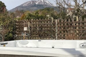 Outdoor spa tub - Relaxation with Jacuzzi and Pool between Pompeii and Capri (Trecase)
