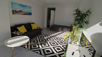 Comfort Apartment, 2 Bedrooms, City View | Langsir/tirai gelap terus, seterika/papan seterika, Wi-fi percuma