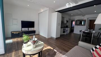 Una Smart TV, libros