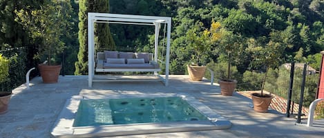 Bain à remous extérieur