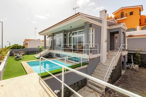 Villa, 5 chambres, accessible aux personnes à mobilité réduite, piscine privée | Piscine