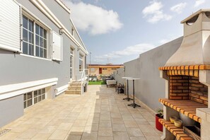 Vila, 5 quartos, acessível, piscina particular | Terraço/pátio