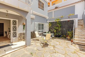 Villa, 5 soverom, tilgjengelighetstilpasset, privat basseng | Utendørsservering