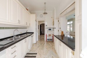 Villa, 5 Bedrooms, Accessible, Private Pool | Interior