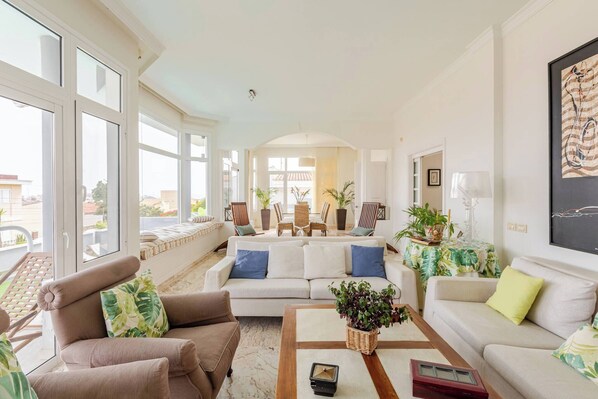 Villa, 5 Bedrooms, Accessible, Private Pool | Living room