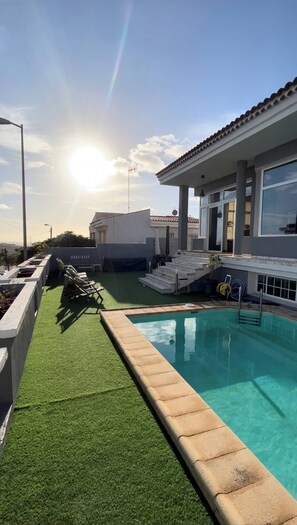 Villa, 5 chambres, accessible aux personnes à mobilité réduite, piscine privée | Piscine | Piscine extérieure