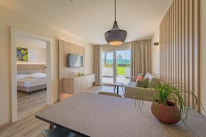 Suite Superior | Brankas, meja kerja, tirai kedap cahaya, dan kedap suara