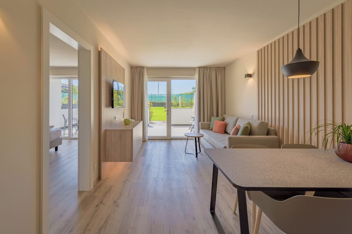 Superior Suite | In-room safe, desk, blackout drapes, soundproofing