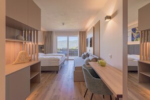 Junior-Doppelzimmer, Balkon | Zimmersafe, Schreibtisch, Verdunkelungsvorhänge, schallisolierte Zimmer