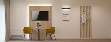 Quarto casal conforto, sacada | Cofres nos quartos, escrivaninha, cortinas blackout