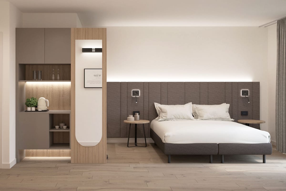 1 habitación, caja de seguridad en la habitación y escritorio