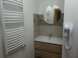 Shower, hair dryer, towels, toilet paper
