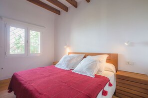 3 chambres, fer et planche à repasser, Wi-Fi, draps fournis