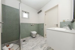 Shower, towels