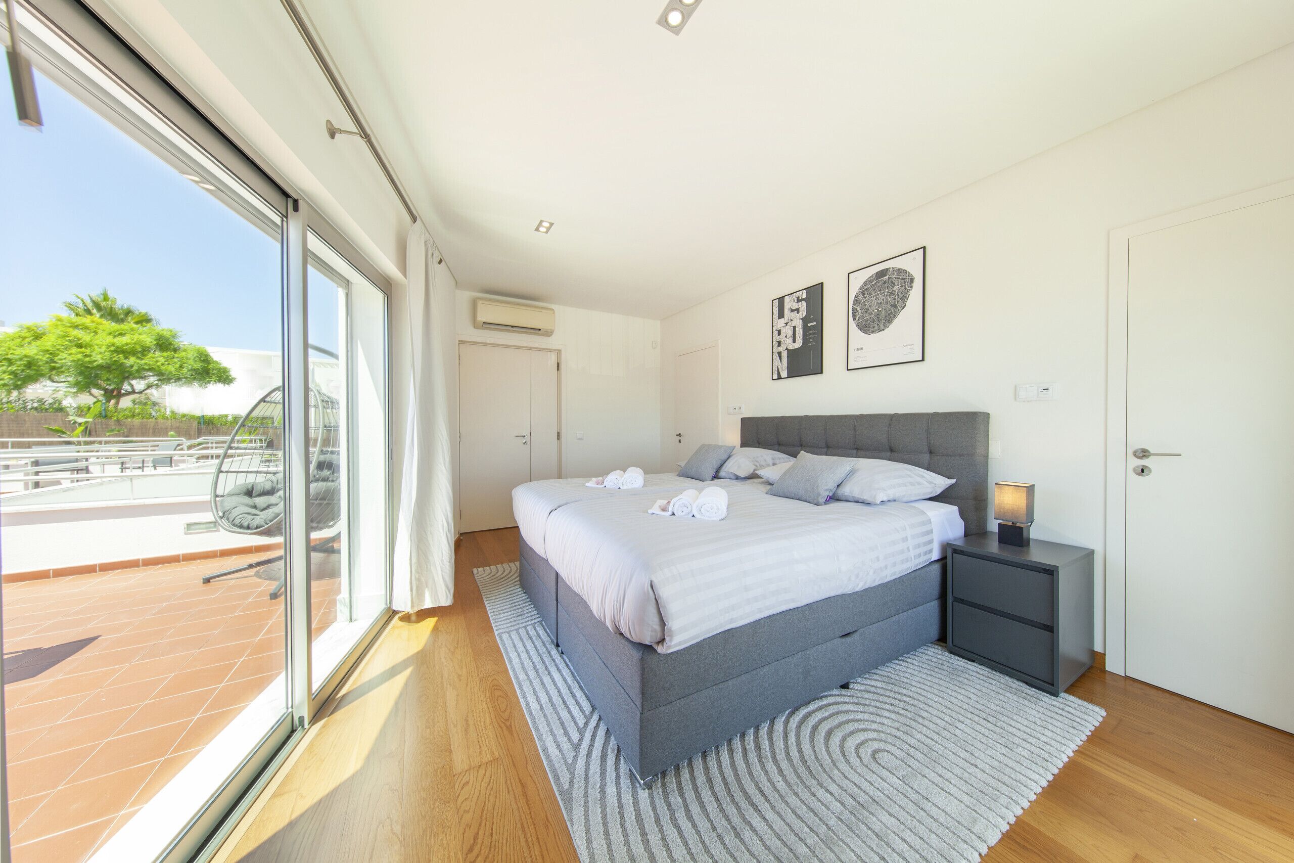 7 عدّة غرف نوم وأسرّة أطفال/رضّع وملاءات أسرّة