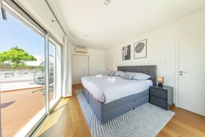 7 slaapkamers, babybedden (toeslag), beddengoed