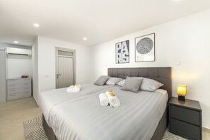 7 bedrooms, cribs/infant beds, bed sheets - Villa Santa Rosa (Silves)