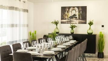 Khu vực ăn uống tại phòng