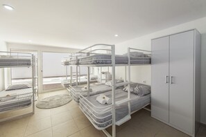 7 soverom, barnesenger og sengetøy