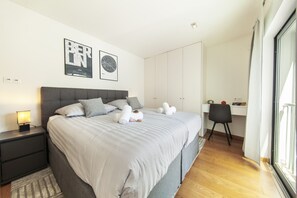 Cribs/infant beds, bed sheets