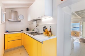 Frigorifero, forno, piano cottura, lavastoviglie