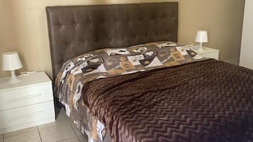 1 habitación, tabla de planchar con plancha, wifi y ropa de cama
