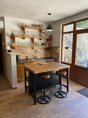 Fridge, oven, stovetop, dishwasher - Rustic stone house-Casa Tilia-with pool and sauna, in peaceful village near sea. (Crno)