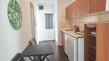 Placa de cocina y utensilios de cocina
