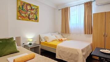 1 bedroom, WiFi, bed sheets