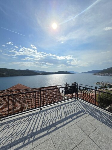 Guest House Lara / 2 Relax Triple Room – Simple Comfort & Shared Kitchen