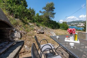 Outdoor dining - Sea-View Holiday Home Just 50m from the Beach (Neum)