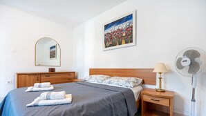 1 bedroom, WiFi, bed sheets