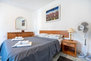 1 bedroom, WiFi, bed sheets, wheelchair access - Sea-View Holiday Home Just 50m from the Beach (Neum)