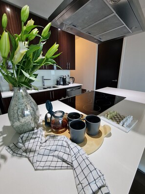 Mikrowelle, Ofen, Herdplatte, Geschirrspüler