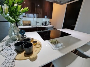 Micro-ondas, fogão, cooktop, lava-louças