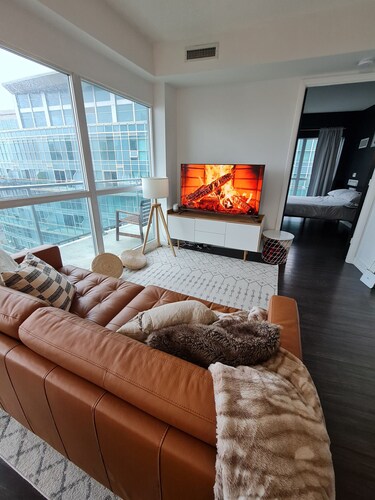 Stylish retreat in prime location with lakeview