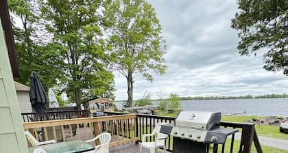 LAKEFRONT COTTAGE #3-- Less than 30 minutes to Sandbanks! Fishing and boating