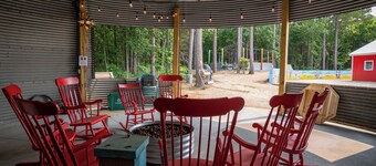 Sleeps 6 in a 2-story grain bins 2 queen beds 1 queen bunk & 2 full bathrooms.